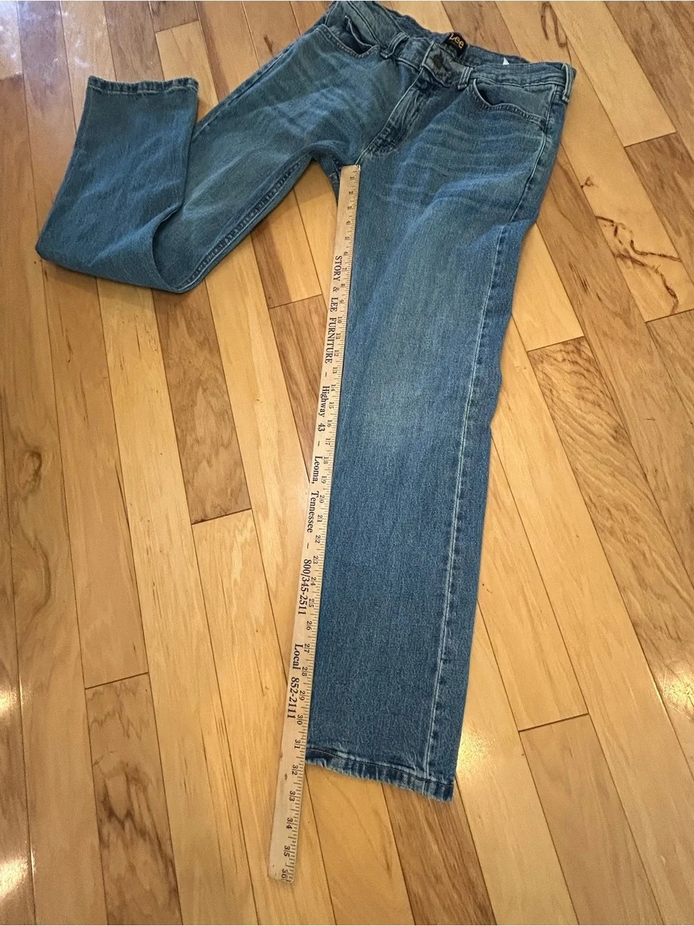 Lee Men’s Slim Fit Classic Straight Fit Jeans - Light Blue - Picture 10 of 11